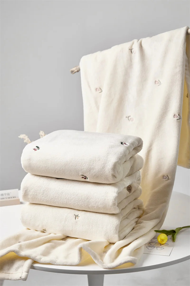Soft Baby Fleece Blanket – Cozy Newborn Swaddle Throw with Minimal Embroidery Pattern