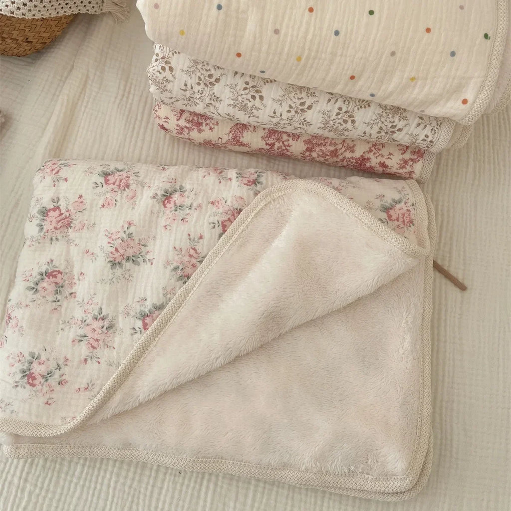 Boho Floral Baby Blanket – Soft Fleece & Muslin | Neutral Nursery Decor (90×130cm)