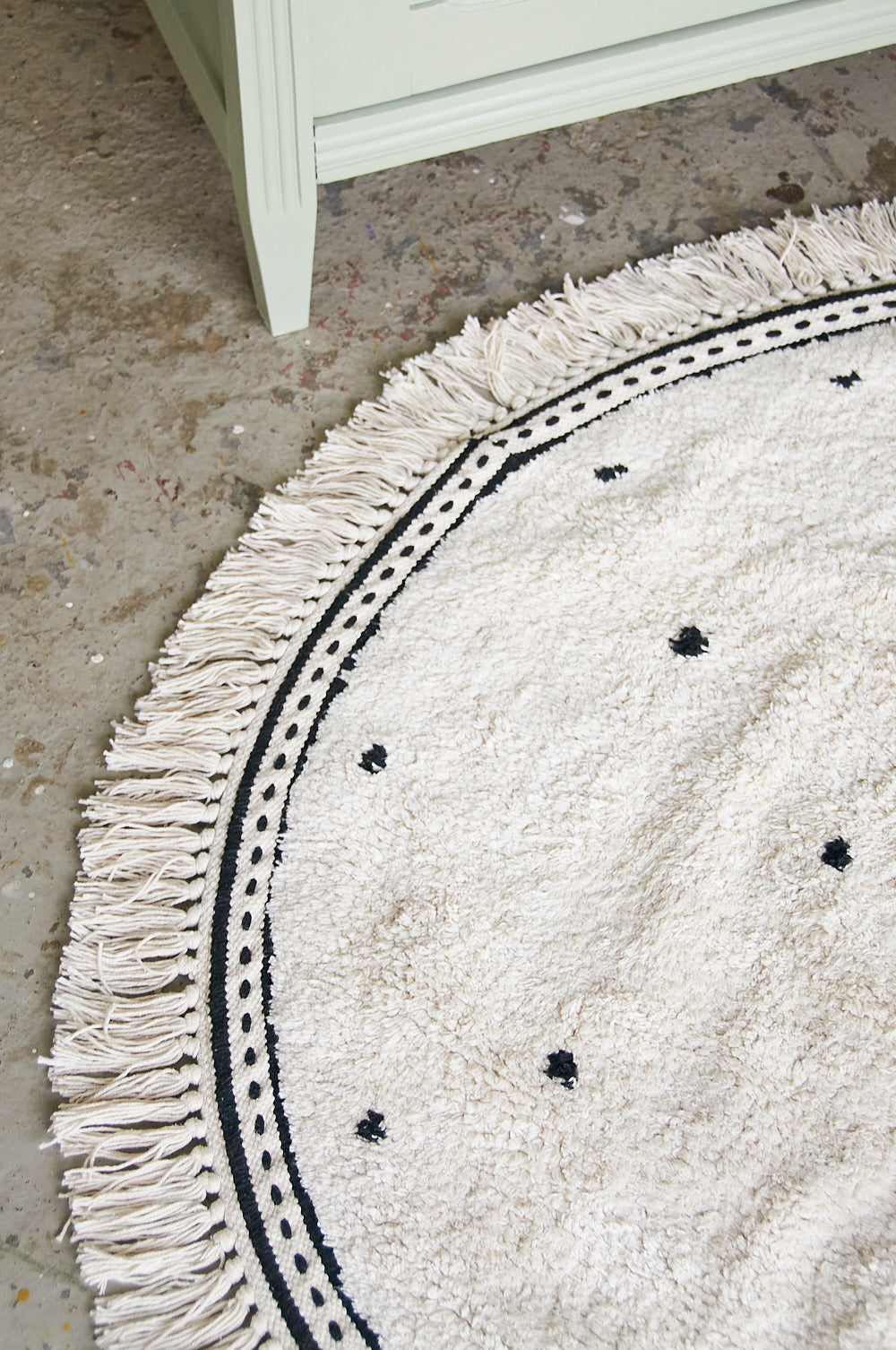 Round Cotton Fringe Rug – Minimalist Polka Dot Design
